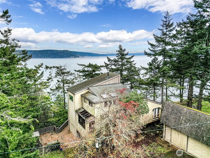 Property Photo: 301 Discovery Way WA 98382