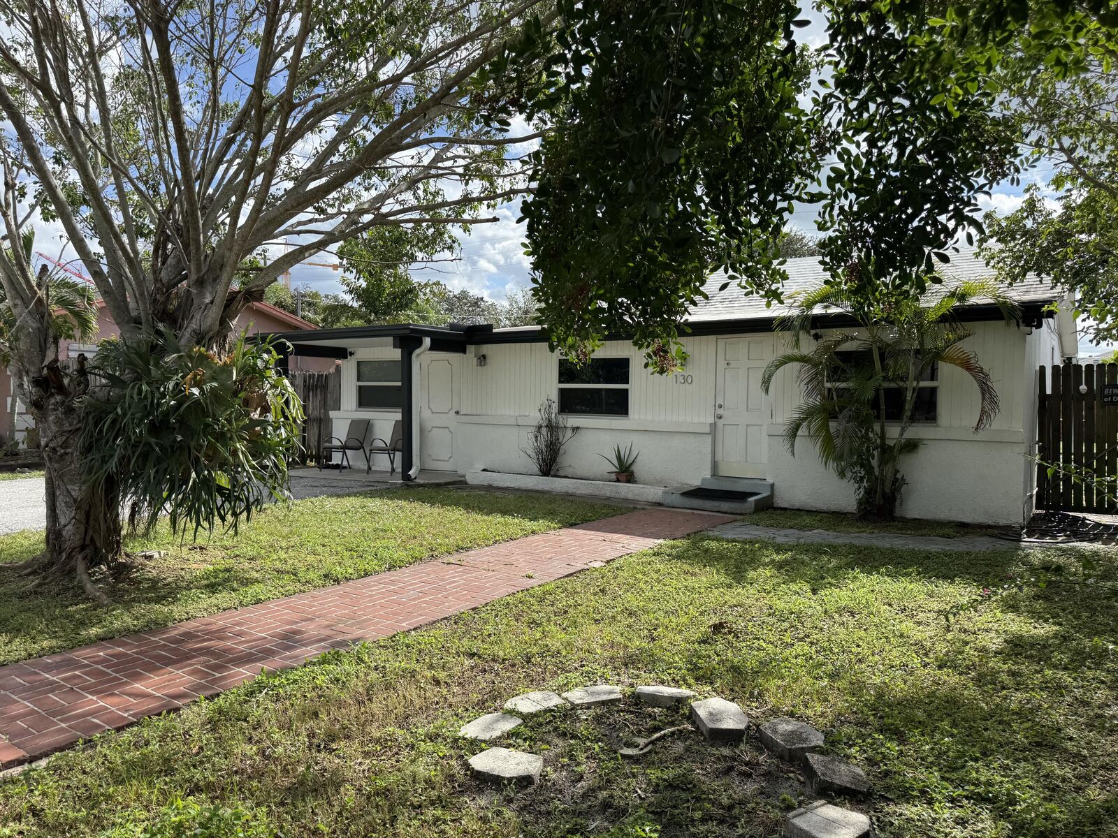 Property Photo: 130 NE 3rd Avenue FL 33435