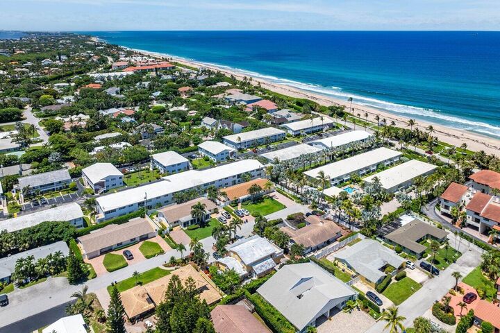 Property Photo:  17 Fayette Drive  FL 33435 