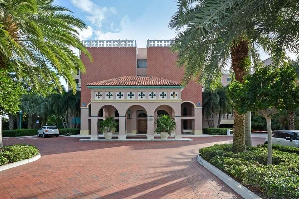 Property Photo:  120 SE 5th Avenue E 127  FL 33432 