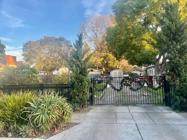 Property Photo:  406 7th Avenue  CA 94025 