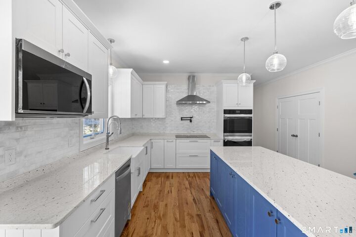 Property Photo: 1 Quinns Way CT 06424