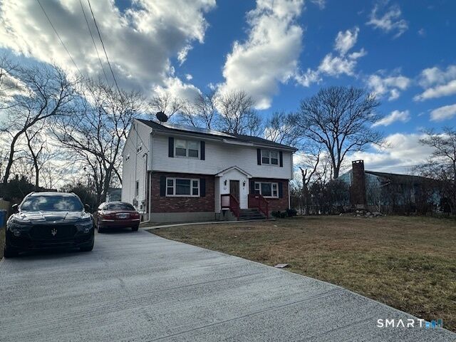 Property Photo:  92 Glenstone Road  CT 06705 