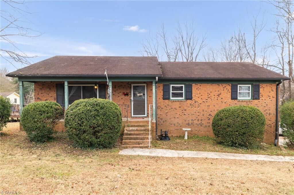 Property Photo:  607 W Academy Street  NC 27317 