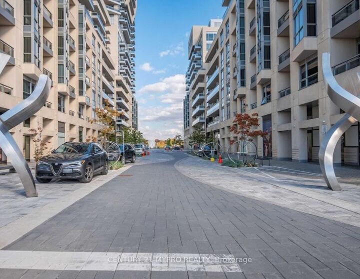 Property Photo:  9205 Yonge Street 704  ON L4C 1V5 