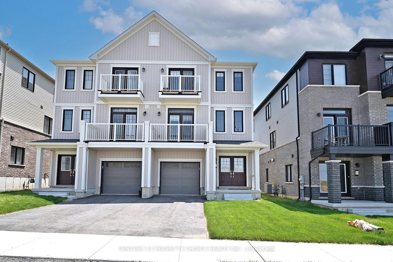 Property Photo:  19 Central Market Drive  ON N3W 0J3 