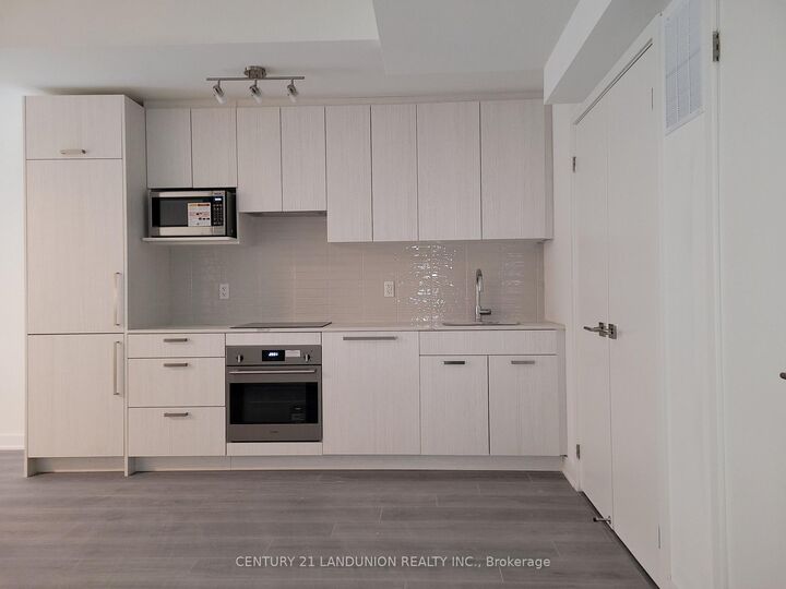 Property Photo:  67 Curlew Drive E 157  ON M3A 0B4 