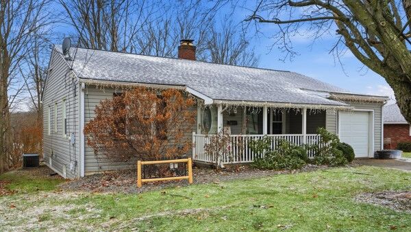 Property Photo:  908 Aetna Dr  PA 16117 