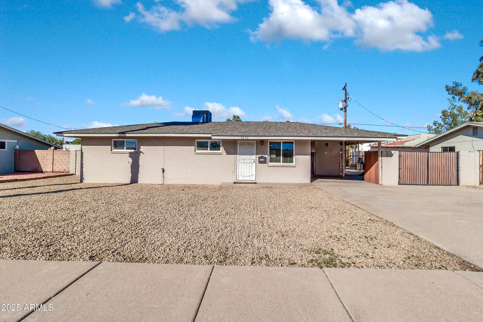 Property Photo:  2050 E 10th Street  AZ 85281 
