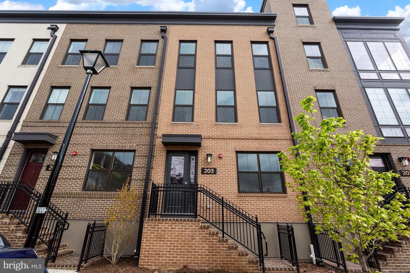 Property Photo: 203 Montgomery Street VA 22314