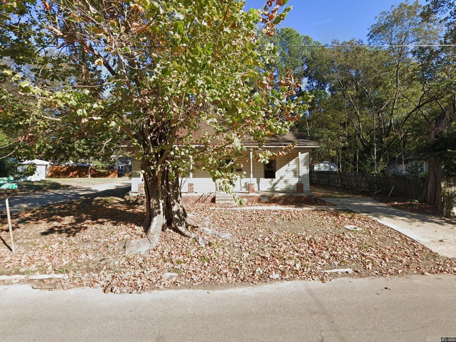 Property Photo:  824 N Izard Street  AR 72335 