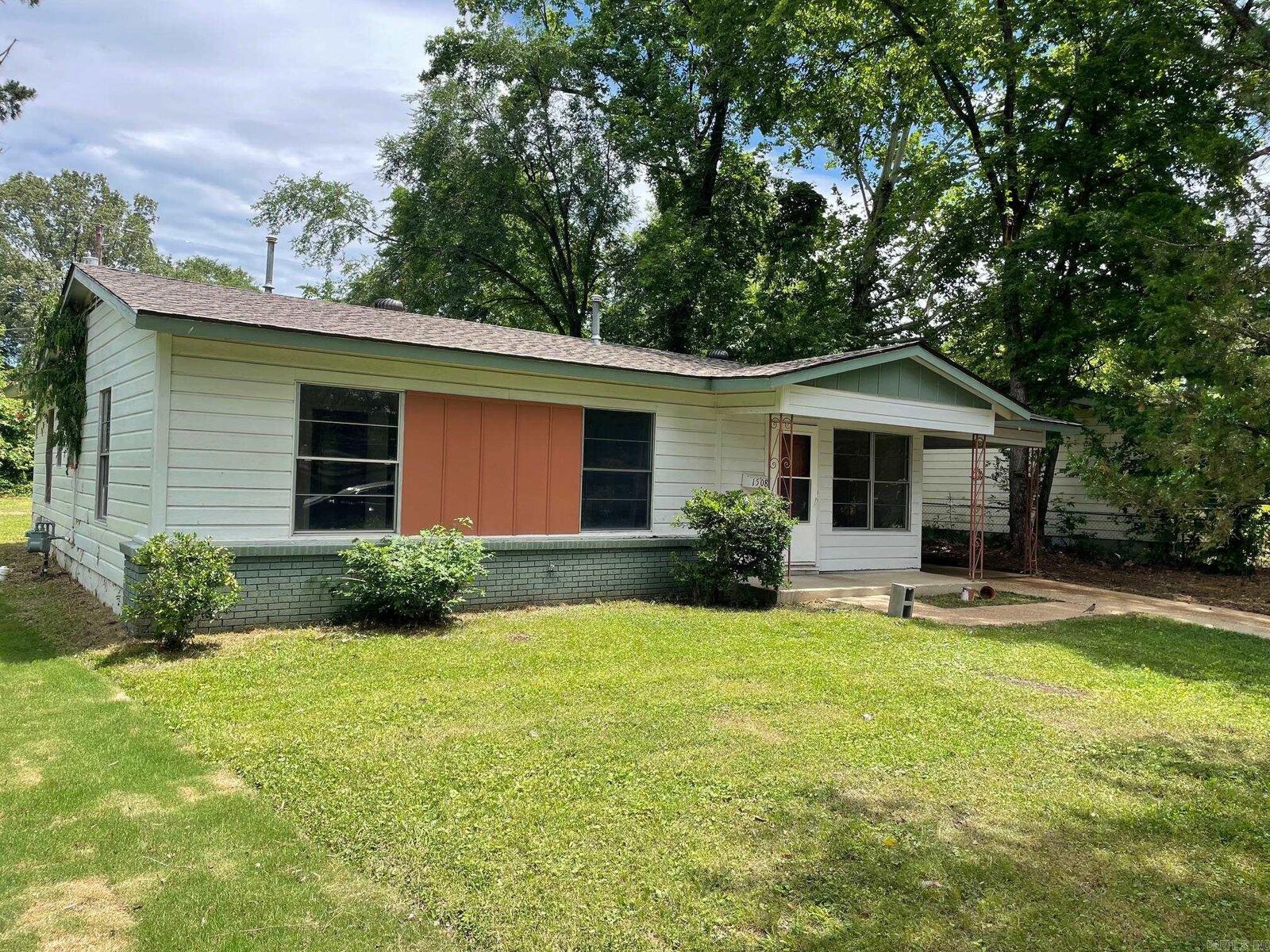 Property Photo:  1508 Keaton St  AR 72076 