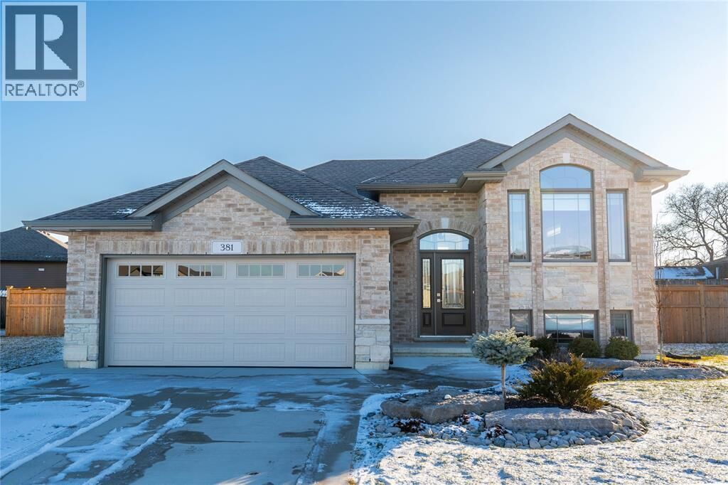 Photo de la propriété:  381 Post Court  ON N0N 1G0 