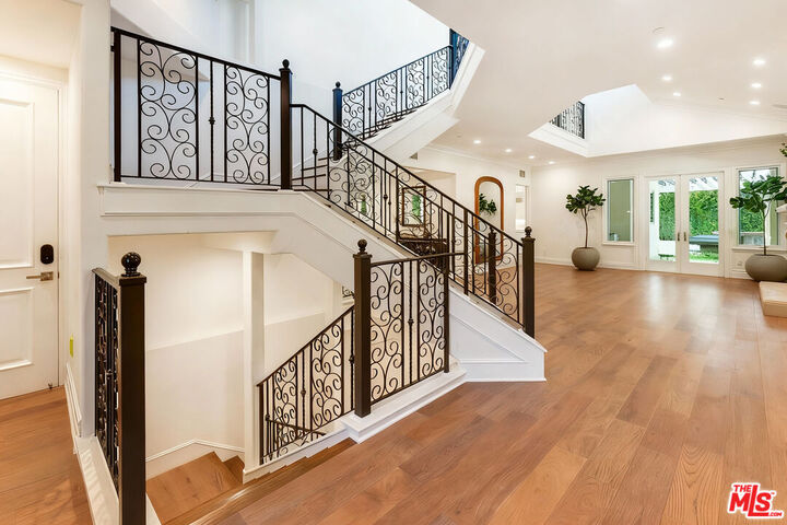 Property Photo:  363 S Saltair Ave  CA 90049 