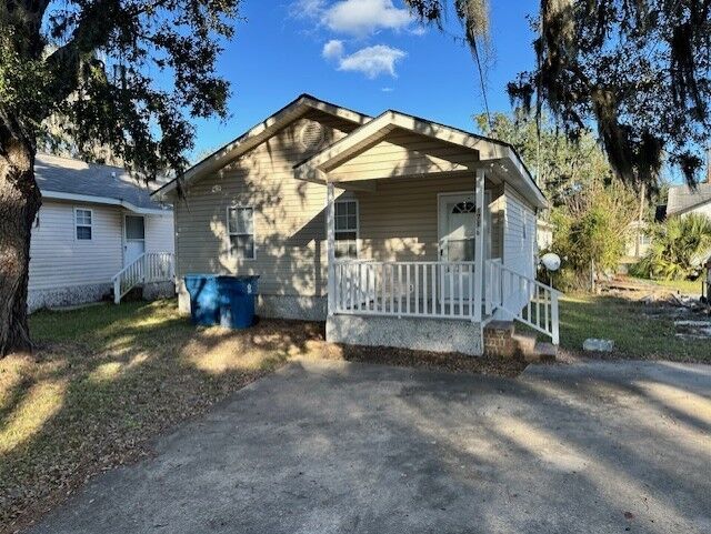 Property Photo:  1716 Bartow Street  GA 31520 