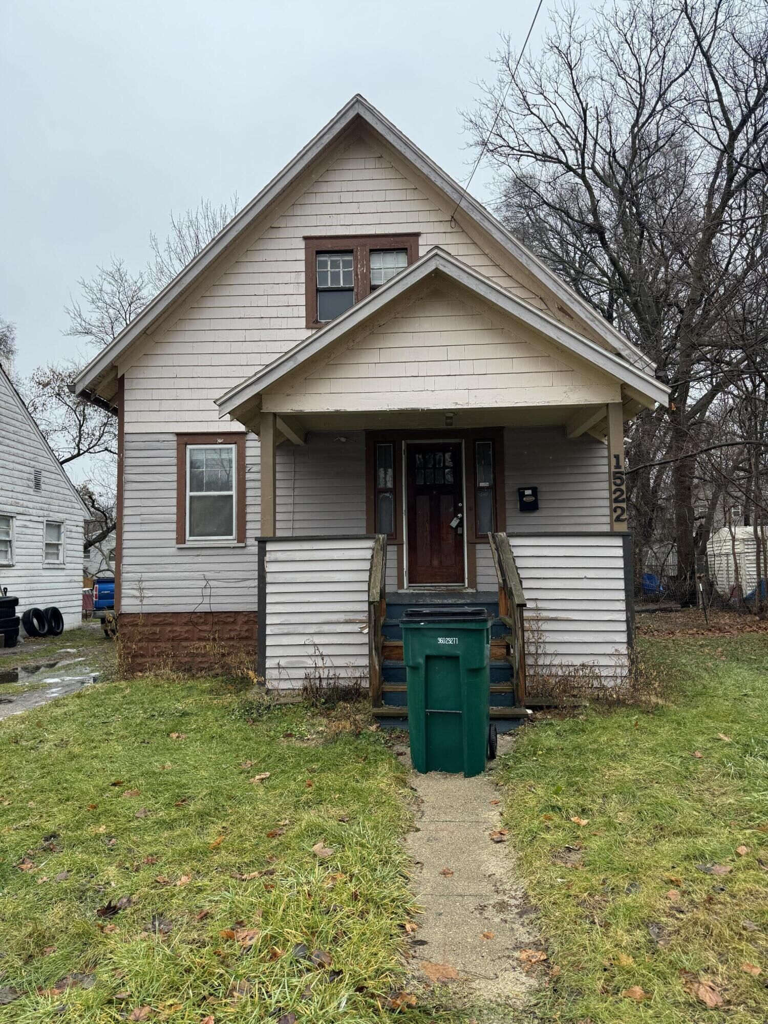 Property Photo:  1522 Robertson Avenue  MI 48915 
