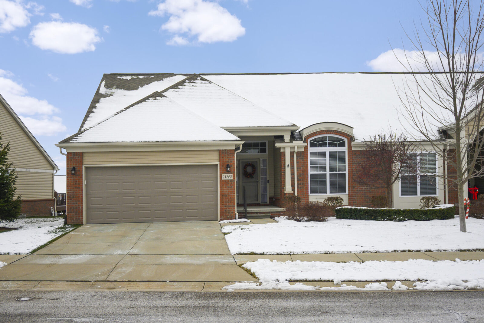 Property Photo:  21868 Kensett Drive  MI 48042 