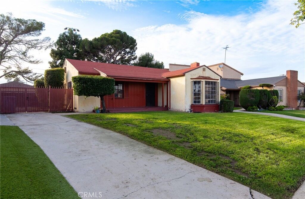 Property Photo:  3421 S Dunsmuir  CA 90016 