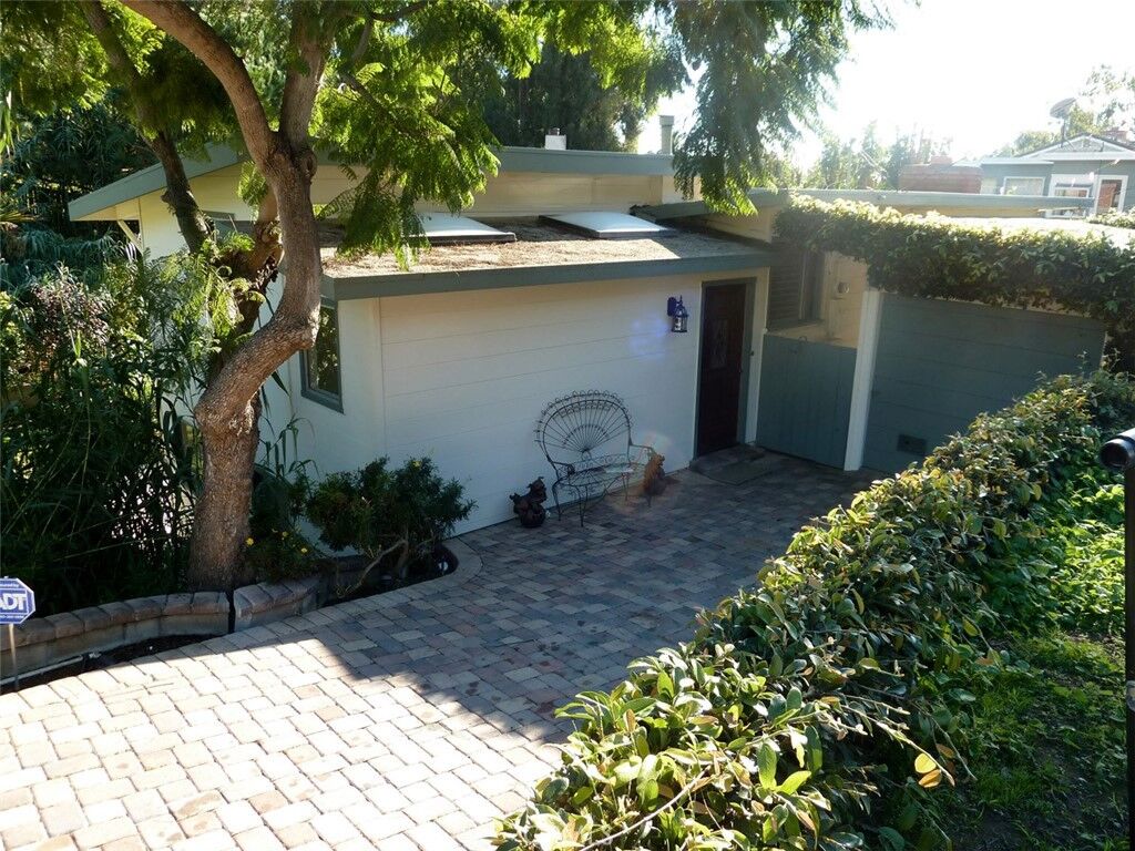 Property Photo:  945 Park Ave  CA 92651 