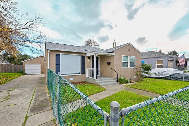 Property Photo:  1750 Elmwood Avenue  CA 95204 