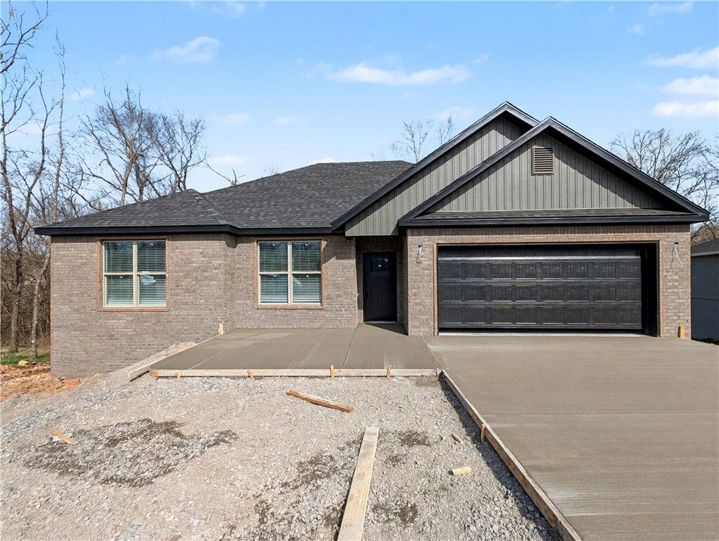 Property Photo:  30 Hebrides Lane  AR 72715 