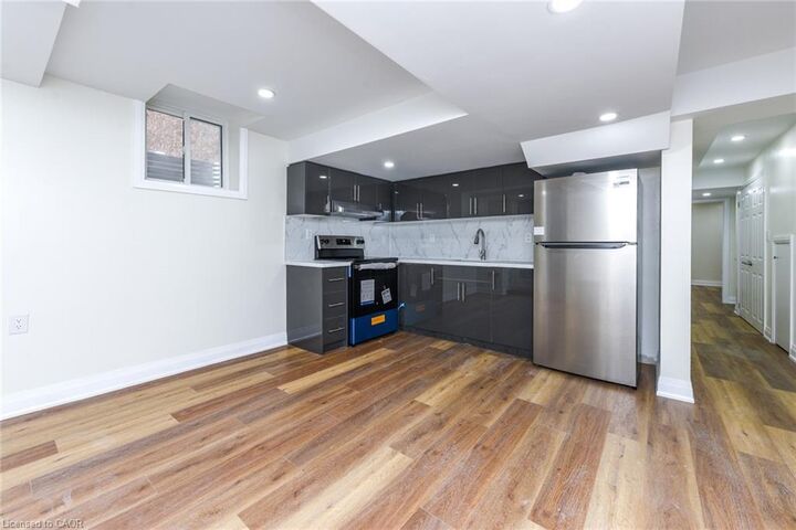 Property Photo:  5744 Philip Drive  ON L5M 7A5 