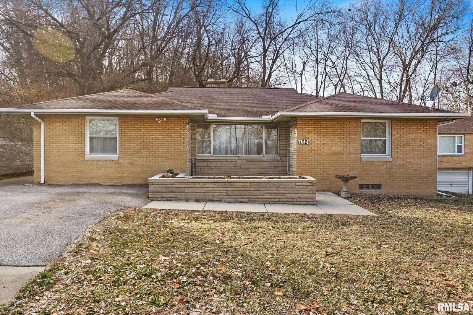 Property Photo: 152 Pekin Avenue IL 61611