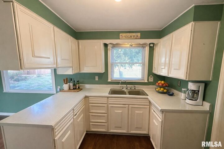 Property Photo:  617 Eureka Avenue  IL 61530 