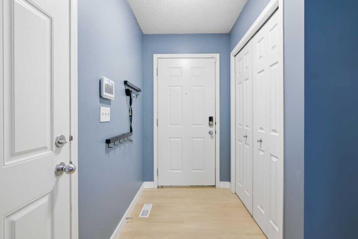 Property Photo: 166 Everhollow Heights SW AB T2Y 5B3