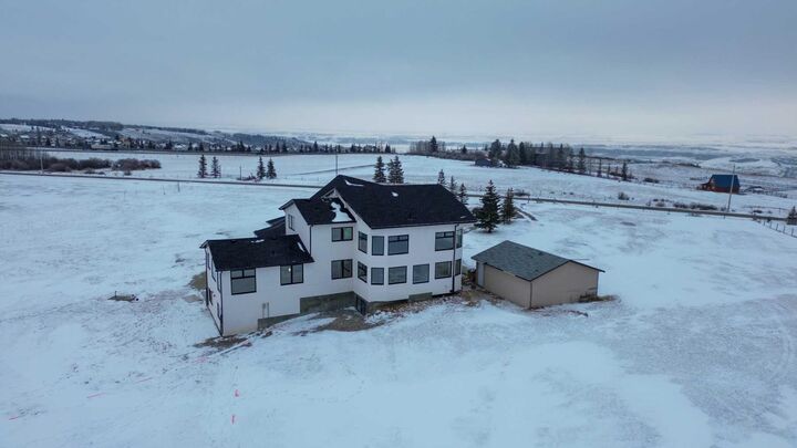 Property Photo:  40106 Big Hill Road  AB T4C 1A2 