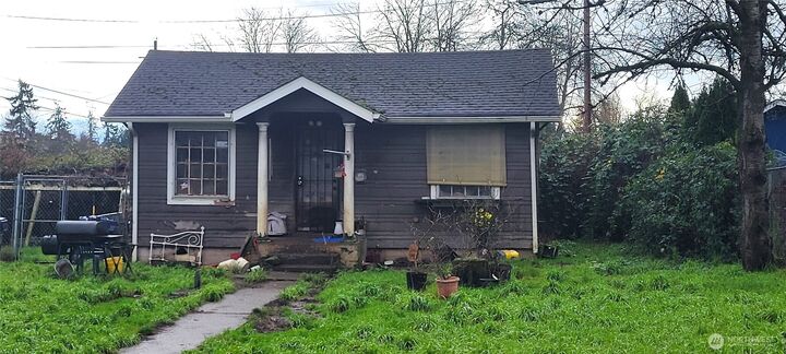 Property Photo:  830 E 66th Street  WA 98404 