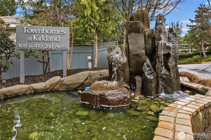 Property Photo:  410  2nd Ave  S 206  WA 98033 