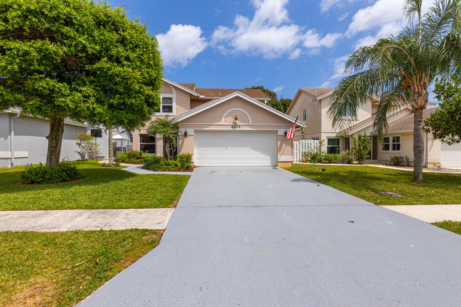 Property Photo:  3875 Circle Lake Drive  FL 33417 