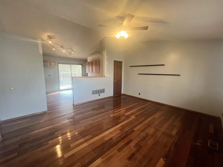 Property Photo: 414 N Marlen Ct. KS 67060