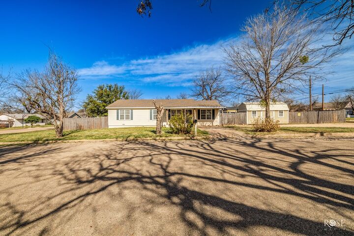 Property Photo:  408 Murrell Ave  TX 76821 