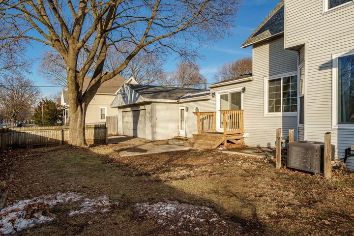 Property Photo:  1123 Portland Avenue  WI 53511 