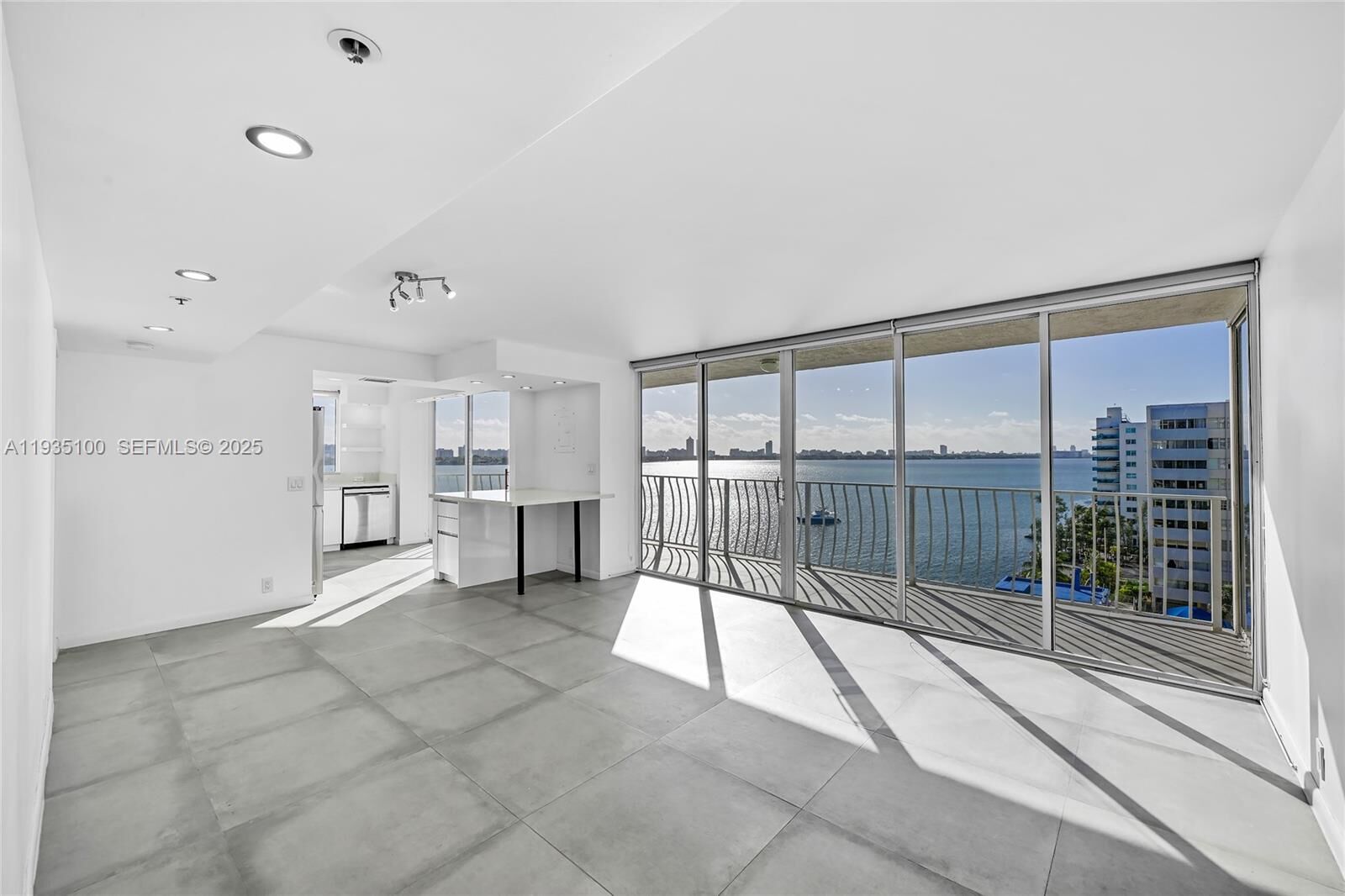 Property Photo: 7601 E Treasure Dr 920 FL 33141