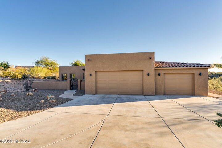 Property Photo:  1032 E Cave Canyon Place  AZ 85614 