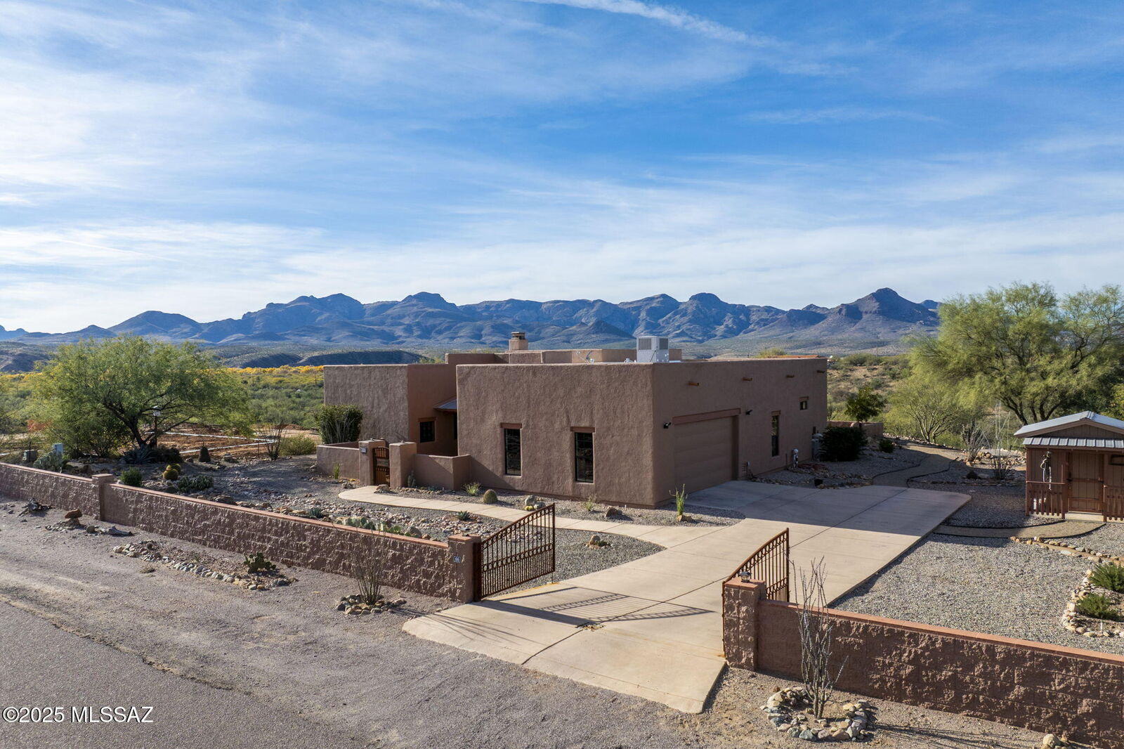 Property Photo:  66 Camino Embarcadero  AZ 85648 