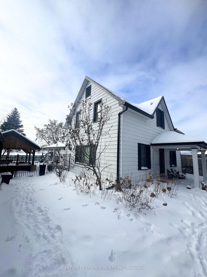 Property Photo: 103 Queen Charlotte Street ON K0A 2Z0