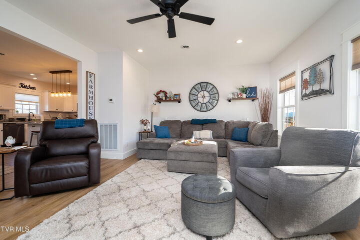 Property Photo:  285 New Hope Road  TN 37745 