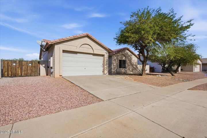 Property Photo: 7606 W Southgate Avenue AZ 85043