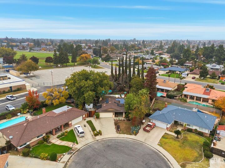 Property Photo:  2404 Prestwick Court  CA 93309 