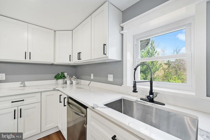 Property Photo:  11 Helluva Hill Lane  PA 19342 