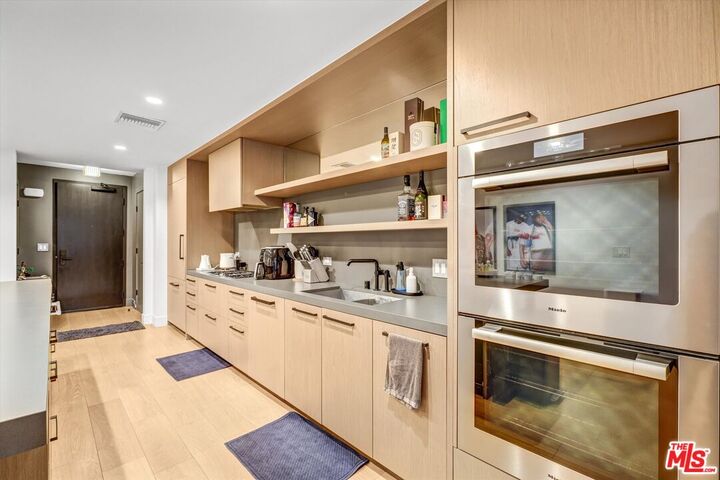 Property Photo:  10777 Wilshire Blvd  CA 90024 