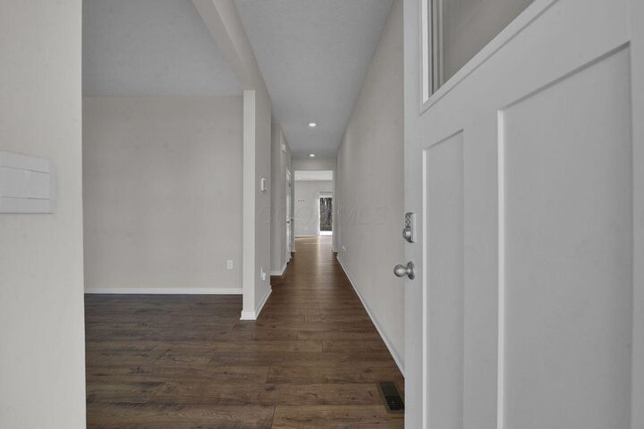 Property Photo: 5828 Wynnewood Drive OH 43123