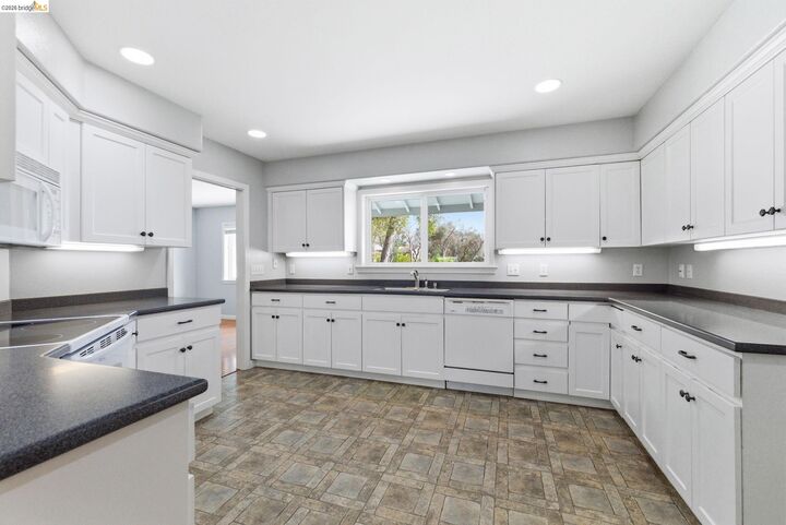 Property Photo:  15 Corte Del Encino  CA 95370 