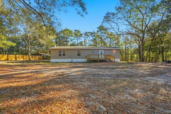 Property Photo:  482 E Roberts Road  FL 32433 