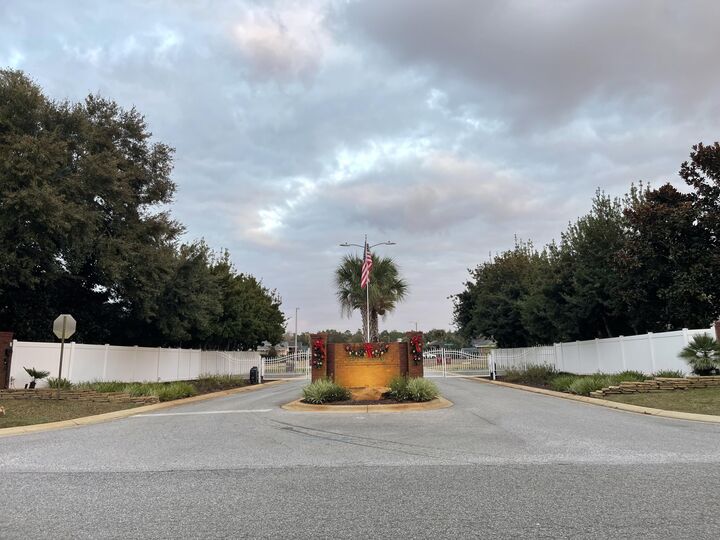 Property Photo: 4224 Byrnwyck Place FL 32571