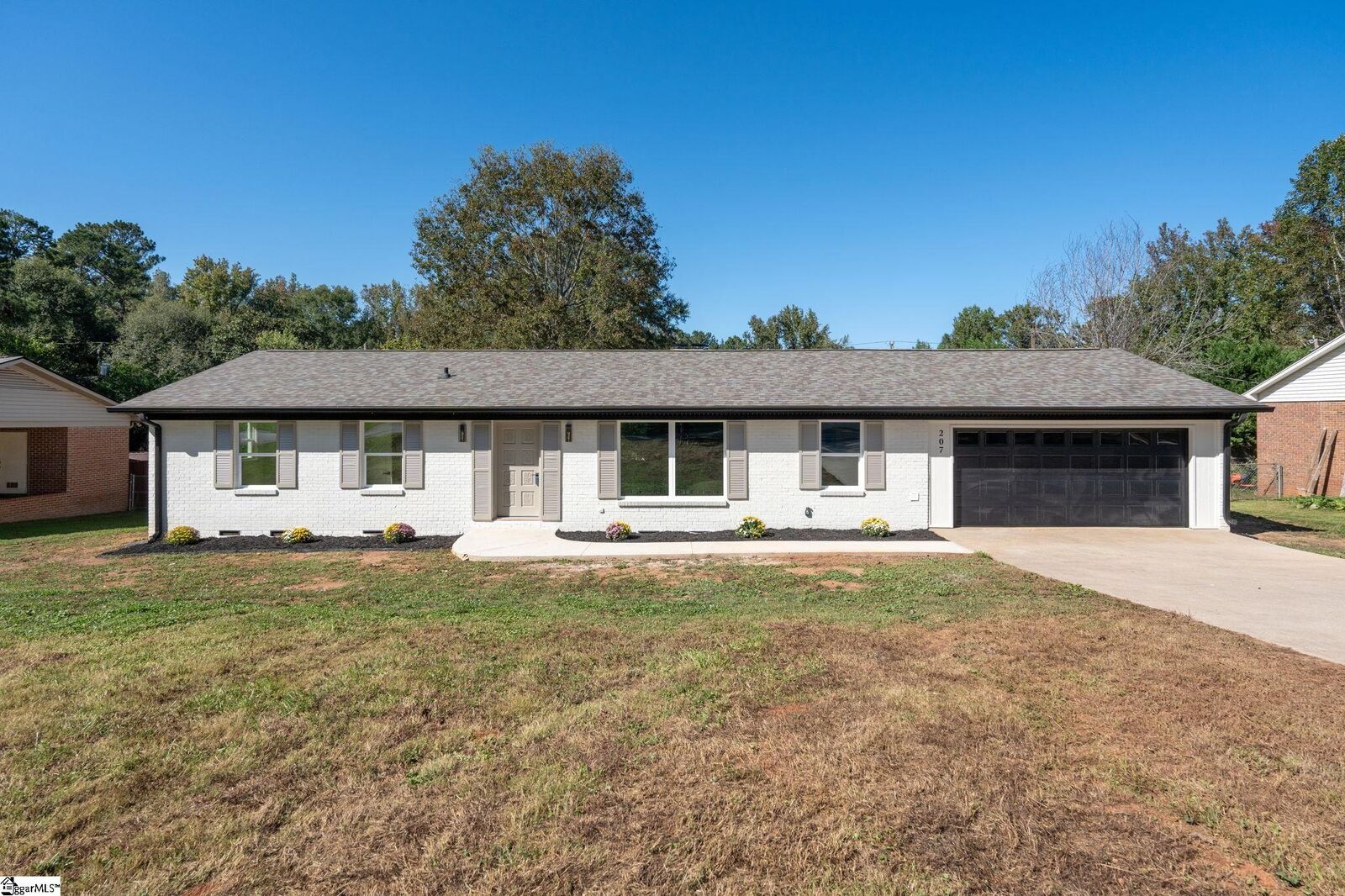 Property Photo: 207 Oakmont Drive SC 29316